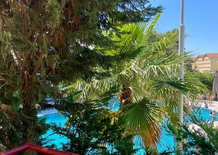 Kiara Ξενοδοχείο Golem (Tirana)